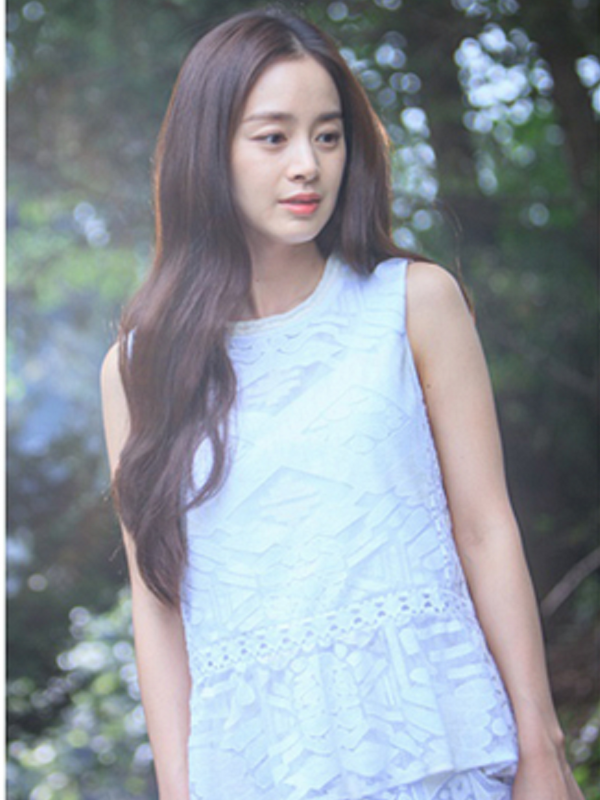 Kim Tae Hee yang terlihat cantik di cuplikan dalam adegan terbaru Yong Pal