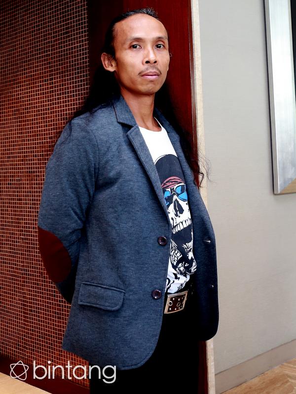 Yayan Ruhian saat preskon film Gangster (Wimbarsana/Bintang.com)