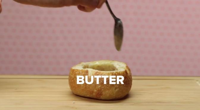 Siram dengan margarin cair. (Via: youtube.com)