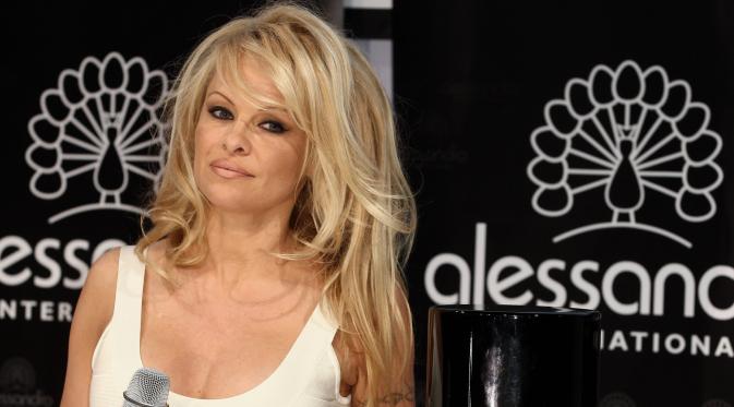 Pamela Anderson (Huffington Post)