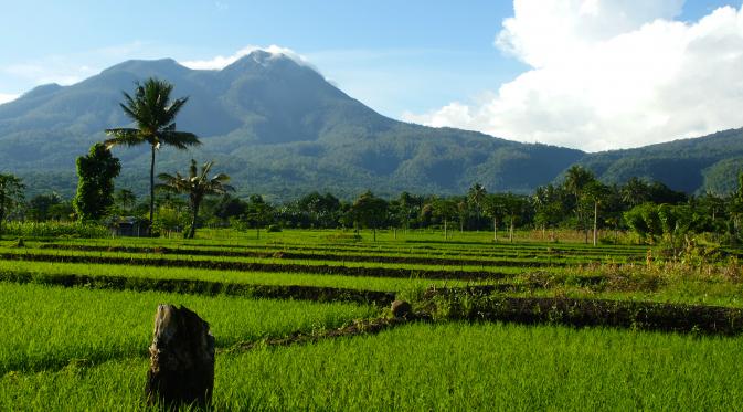 Wae Rebo, Menemukan Ketenangan di Pedalaman Indonesia. | via: benyaminlakitan.com