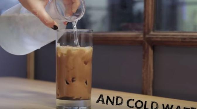 Resep Frappe, kopi tradisional dari Yunani | Via: youtube.com