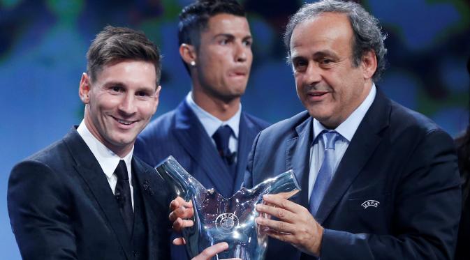 Lionel Messi menerima penghargaan pemain terbaik Eropa