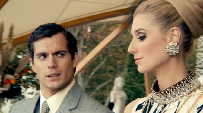Henry Cavill tampil beda di The Man From UNCLE. foto: EW