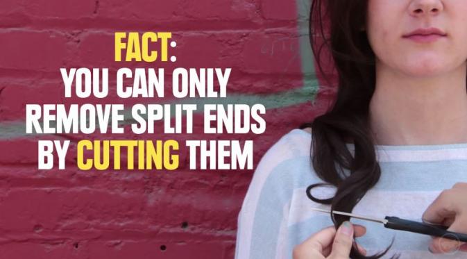 Kamu bisa menghilangkan rambut bercabang dengan cara dipotong. Beres! (Via: youtube.com)