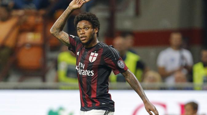 Luiz Adriano mencetak gol kemenangan melawan Empoli