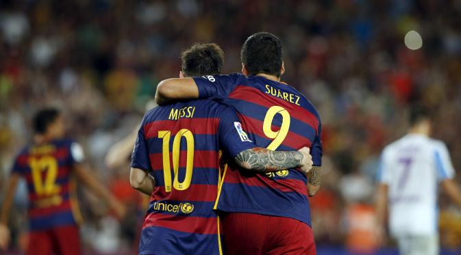 Lionel Messi dan Luis Suarez sangat akrab di laga melawan Malaga (Reuters)