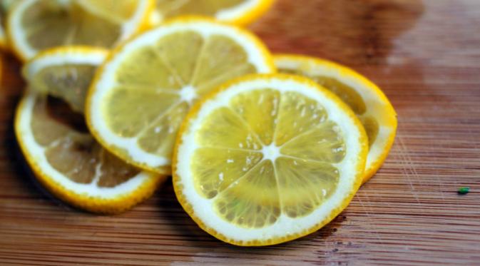 8 Alasan Kenapa Lemon Bisa Bikin Kamu Jadi Tambah Cantik. | via: eatandrelish.com