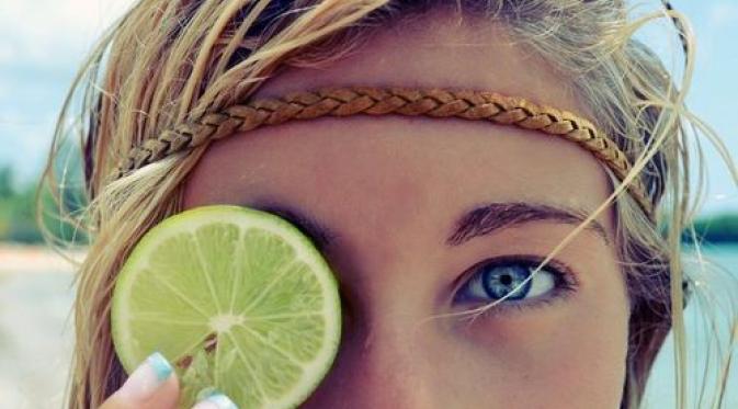 8 Alasan Kenapa Lemon Bisa Bikin Kamu Jadi Tambah Cantik. | via: emaze.com