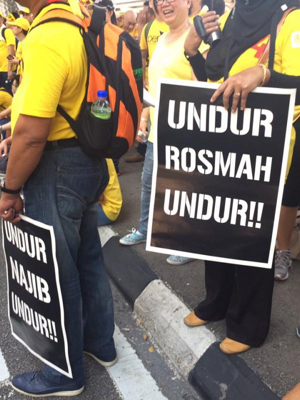 Poster kreatif unjuk rasa di Malaysia | Via: says.com