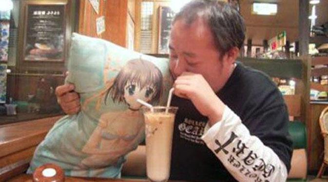 19 Foto Jomblo yang Super Ngenes | Via: diply.com