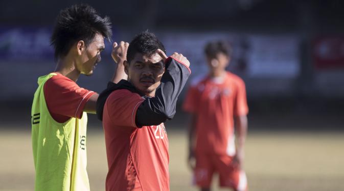 Kapten Persija, Bambang Pamungkas berlatih jelang laga Piala Presiden melawan Persita di Lapangan Trisakti, Bali, Rabu (2/9/2015). (Bola.com/Vitalis Yogi Trisna) 