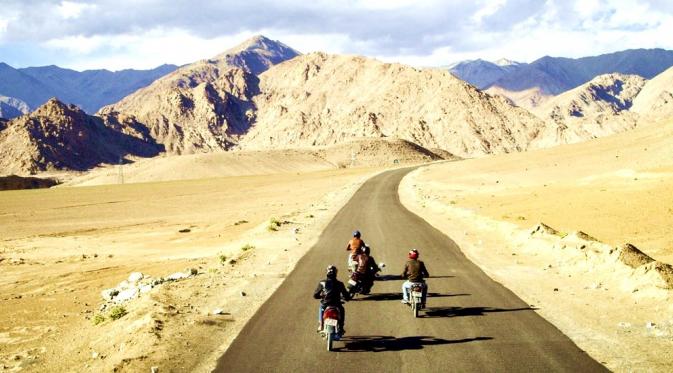 Ladakh, Melakukan Perjalanan untuk Lebih Dekat dengan Langit. | via: thrillophilia.com