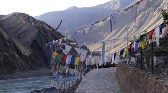 Ladakh, Melakukan Perjalanan untuk Lebih Dekat dengan Langit. | via: artistfulbrightindia.wordpress.com