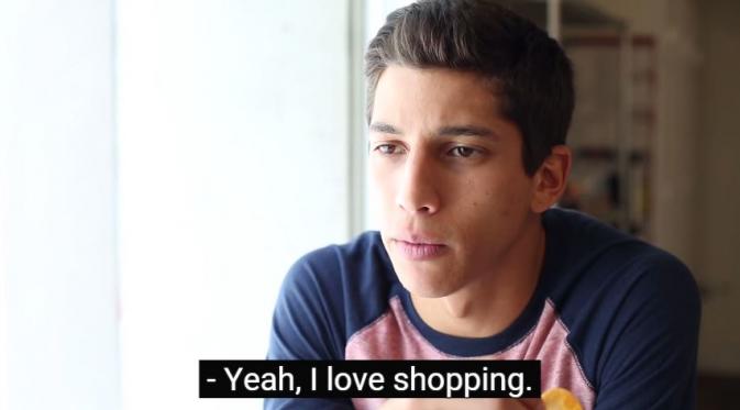 Suka shopping. (Via: youtube.com)