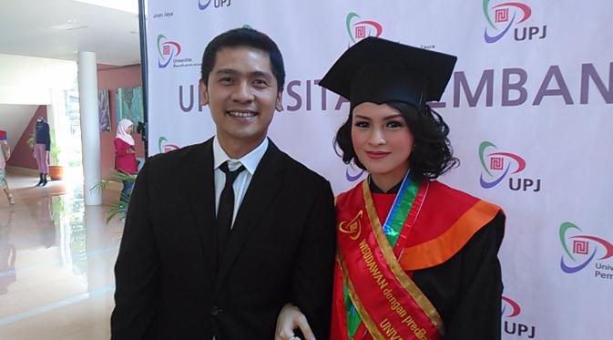 Donita resmi jadi sarjana (Joanzen Yoka/Bintang.com)