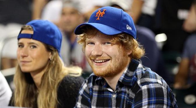 Ed Sheeran dan Brit Cherry Seaborn. (foto: mirror.co.uk)