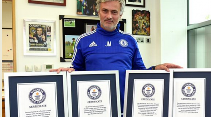 REKOR - Empat prestasi Jose Mourinho tercatat di buku rekor dunia. (Twitter Chelsea)