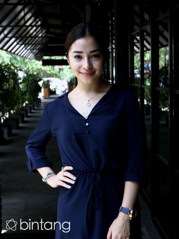 'Dari kecil sudah dibiasakan cerita apapun sama mama', ungkap Nikita Willy saat dijumpai di kawasan SCBD Jakarta, Kamis (3/9/2015). (Wimbarsana Kewas/Doc: Bintang.com)
