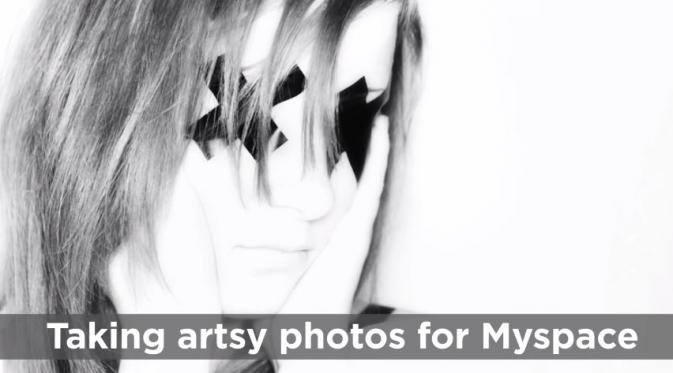 Foto dengan gaya yang 'artsy' banget buat MySpace. (Via: youtube.com)