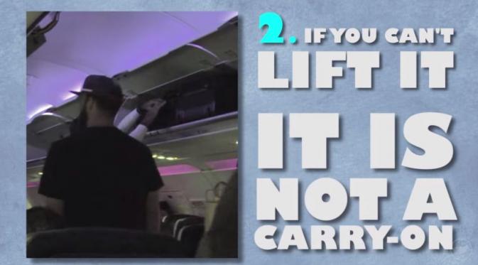 Kalau barangmu nggak bisa dijinjing, berarti nggak bisa dibawa ke kabin. Letakkan di bagasi. (Via: youtube.com)