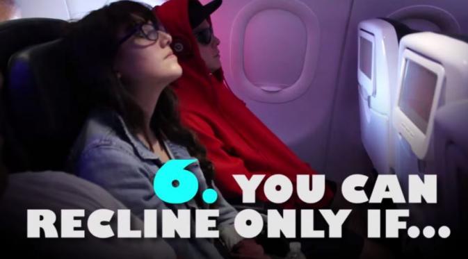 Kamu bisa mengatur kursimu kalau penerbangan lebih dari 1 jam. (Via: youtube.com)