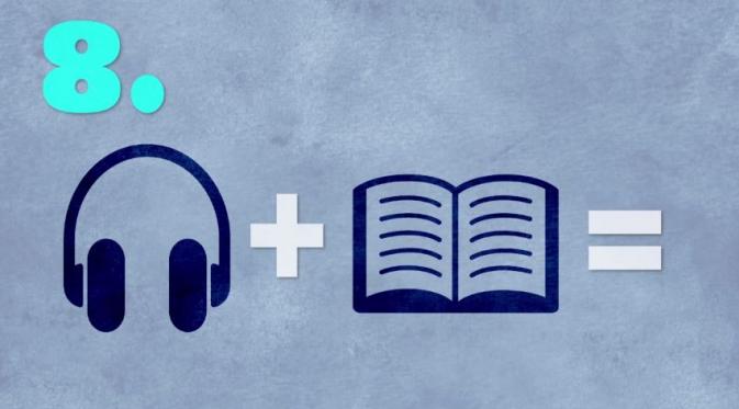 Penumpang yang pakai headphone dan baca buku itu artinya mereka nggak mau diajak bicara. (Via: youtube.com)