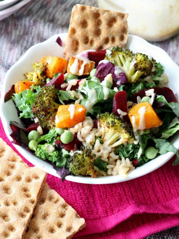Salad Sayur dan Nasi Merah | via: food.com