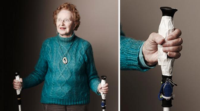 Nenek Barbara dengan tongkat jalan canggih ciptaannya (foto: designs-on.com).
