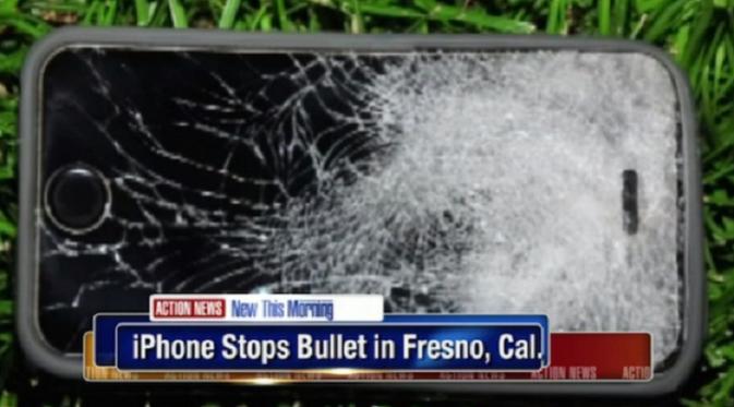 Bagian iPhone yang terkena peluru (sumber : bgr.com)