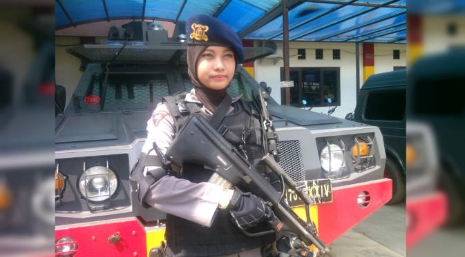 Anggota Brimob Cantik Bripda Adri ‎Chroin Ade Oktami ( Liputan6.com/ Fathi Mahmud)