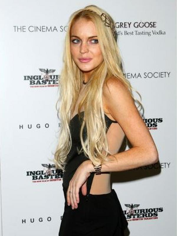 Lindsay Lohan (via extratv.com)