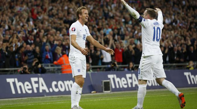 Kane dan Rooney merayakan kemenangan atas Swiss