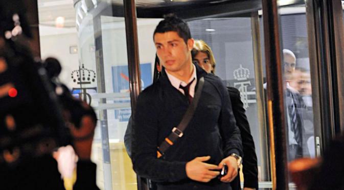 Cristiano Ronaldo beserta sejumlah bintang Real Madrid menyaksikan konser Alicia Keys di Madrid pada 18 Januari 2010. (Zimbio)