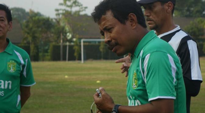 Pelatih Persebaya United, Ibnu Grahan. (Bola.com/Zaidan Nazarul)