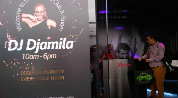 Aksi DJ Djamila menghibur pengunjung booth LG dalam ajang IFA 2015 di Berlin, Jerman. (Liputan6.com/Shinta NM Sinaga)