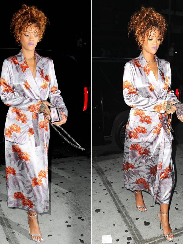 Rihanna membuktikan kalau memiliki kulit hitam bukan berarti kamu harus menghindari warna-warna tertentu. | via: hausofrihanna.com