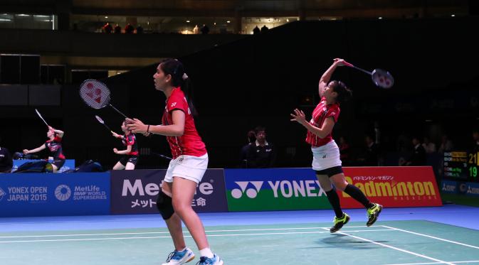 Langkah ganda putri Indonesia Greysia Polii/Nitya Krishinda Maheswari di Japan Open Super Series 2015 terhenti di perempat final, Jumat (11/10/2015). (Liputan6.com/Humas PP PBSI)