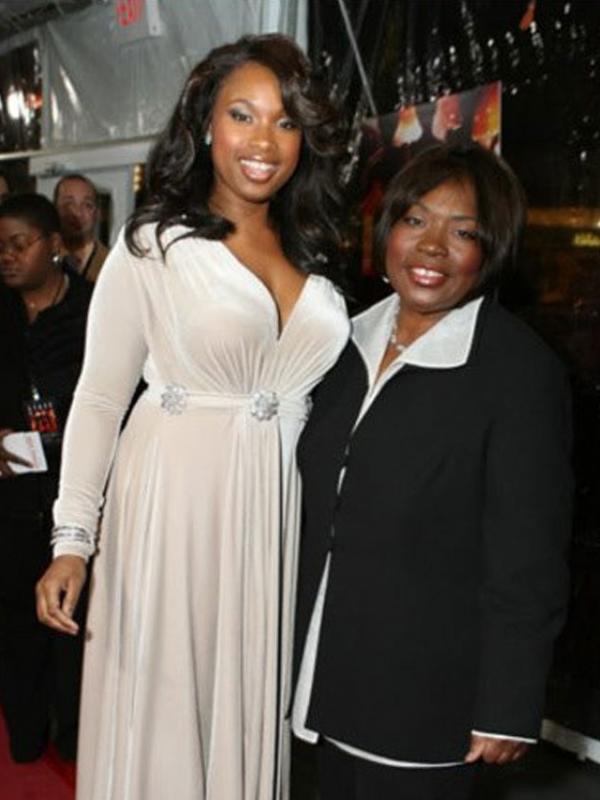 Jennifer Hudson dan ibunya (via thatgrapejuice.wordpress.com)