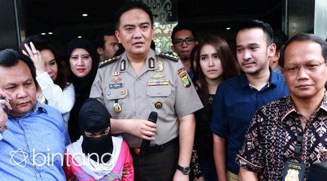 'Semua senang, pelaku udah ditangkap. Kita kan bertanya-tanya sebelumnya pelakunya bagaimana seperti apa', Ujar Ayu Ting Ting. (Wimbarsana Kewas/Bintang.com)