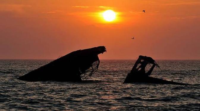 Pantai Sunset. | via: thelocation.wordpress.com