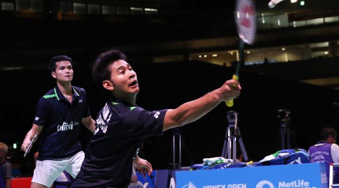 Ganda putra Indonesia Angga Pratama/Ricky Karanda Suwardi kalah dari pasangan Korea, Lee Yong Dae/Yoo Yeon Seong, di semifinal Japan Open Super Series 2015 di Tokyo, Jepang, Sabtu (12/9/2015). (Liputan6.com/Humas PP PBSI)