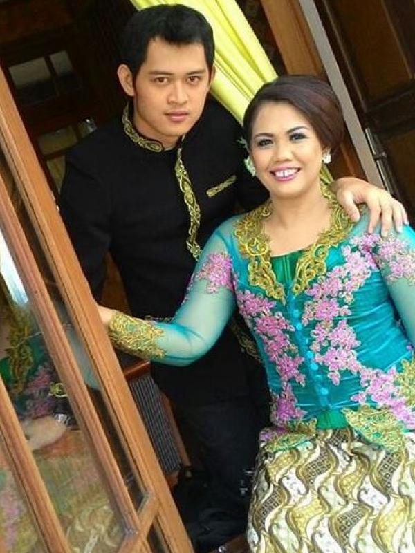 Elly Sugigi dan suami, Ferry Anggara. [Foto: Instagram]