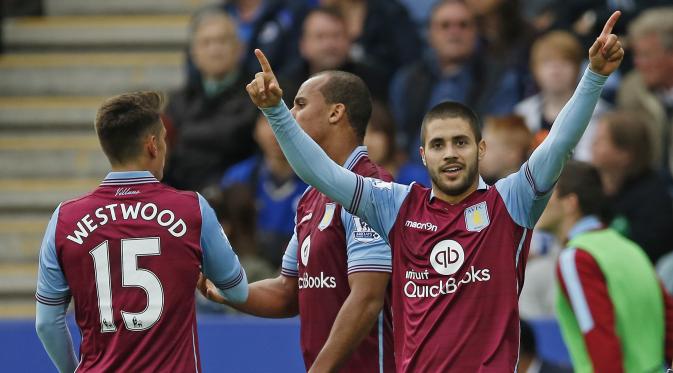 Pemain Aston Villa Carles Gil merayakan gol ke gawang Leicester City pada pekan kelima Liga Premier Inggris, Minggu (13/9/2015). (Liputan6.com/Reuters / Andrew Boyers Livepic)