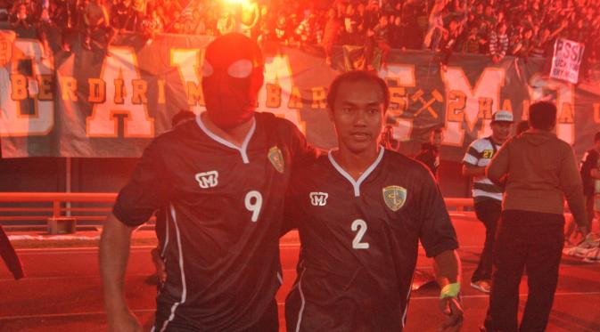 25 ribu penonton hadir dalam partai puncak Piala Kemerdekan yang digelar pada Minggu (13/9) di Stadion Gelora Bung Tomo (GBT), tadi malam. (Syaiful Arif/Liputan6.com)