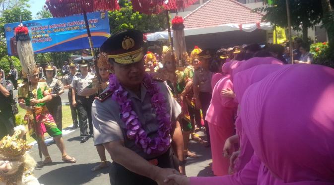 Kapolda Bali Irjen Sugeng Priyanto menggantikan Irjen Pol Purn Ronny F Sompie. (Liputan6.com/Dewi Divianta)