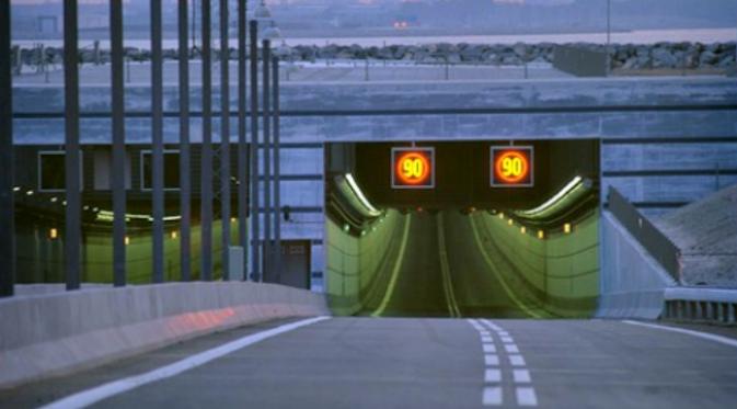 Jembatan-terowongan unik Denmark-Swedia