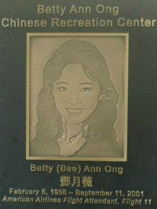 Betty Ong, pramugari pesawat yang digunakan untuk menghancurkan menara kembar World Trade Center di AS pada tragedi 11 September 2001 | Via: myemail.costantcontact.com