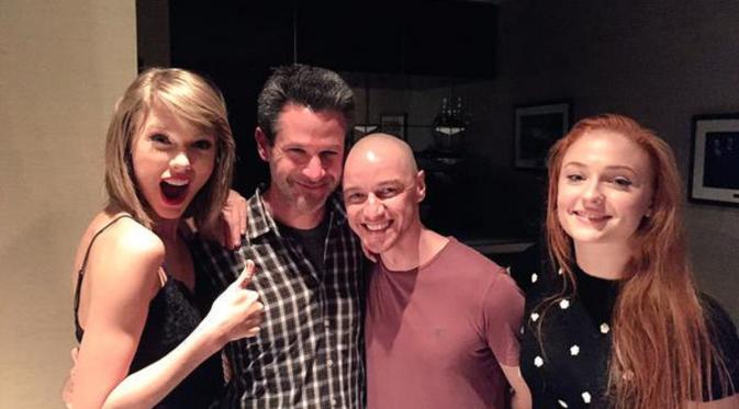Taylor Swift berfoto bersama penulis dan pemain X-Men Apocalypse. Foto: Twitter