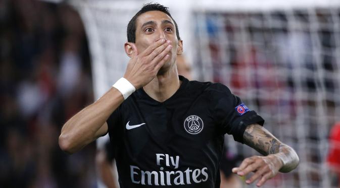 Penyerang Paris Saint-Germain Angel Di Maria merayakan keberhasilan mencetak gol ke gawang Malmo, pada laga perdana Grup A Liga Champions, di Parc des Princes, Rabu (16/9/2015) dini hari WIB. PSG memenangi laga dengan skor 2-0. (EPA/YOAN VALAT)